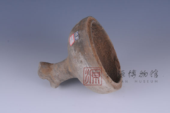 东周灰陶豆（残）
