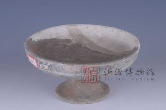 东周矮柄灰陶豆