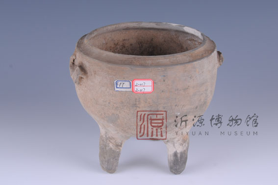 汉灰陶鼎（残）