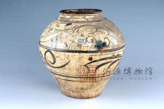 金磁州窑白釉草叶云纹瓷罐