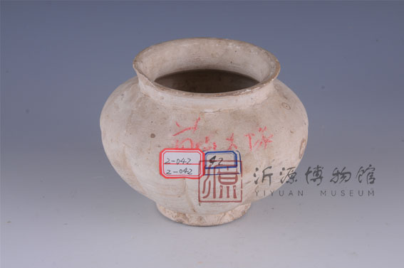 元白釉瓜棱瓷罐