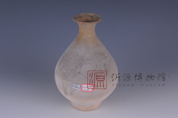 唐刻划纹黄釉玉壶春瓷瓶