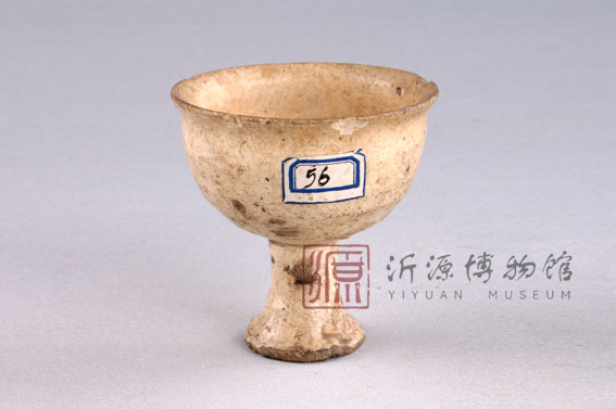 元白瓷高足杯
