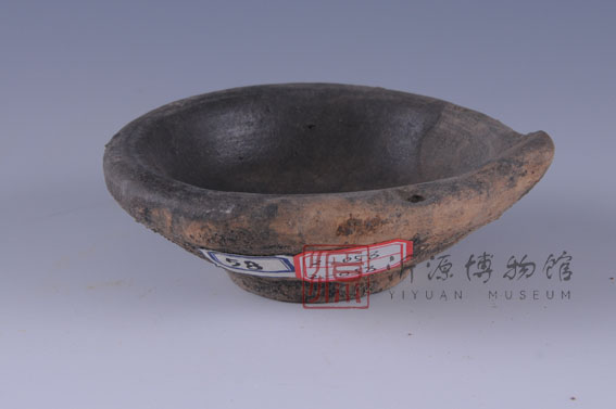 宋黑釉瓷灯盏