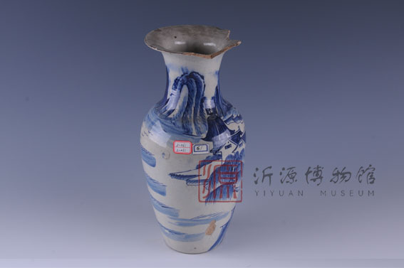 清仿成化山水图青花瓷瓶