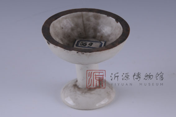清小白釉瓷豆