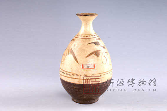 元磁州窑白釉草叶纹瓷壶