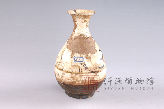 宋磁州窑白釉黑花瓷壶