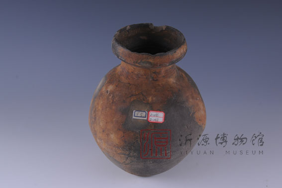 汉绳纹盘口灰陶罐