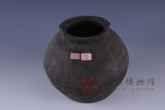 汉绳纹黑陶罐