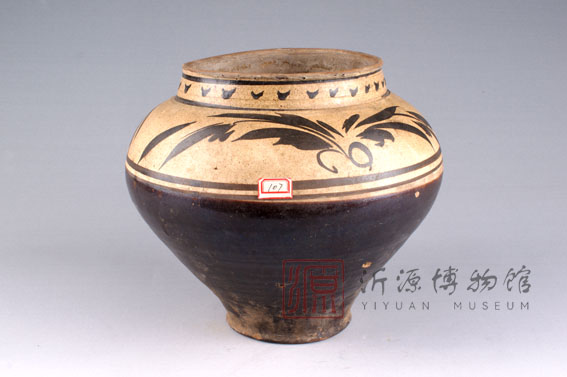 元磁州窑黑白双釉草叶纹瓷坛