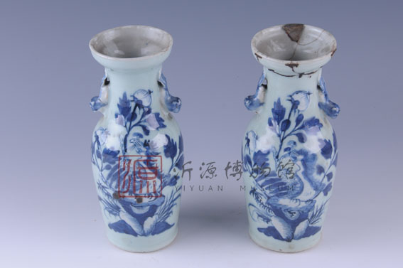 清青釉凤凰戏牡丹青花盘口瓷瓶