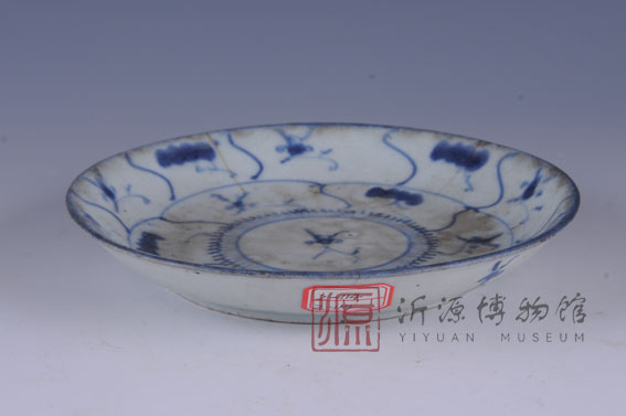 清白釉缠枝纹青花瓷碟