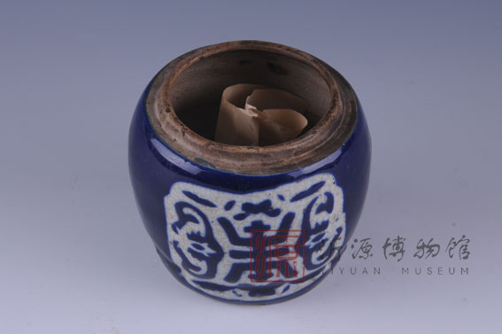 清蓝釉万字草叶纹瓷罐