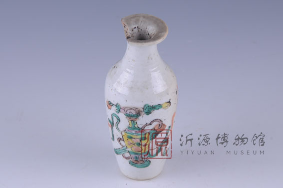 清白釉五彩瓷瓶
