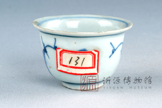 明白釉青花瓷盅