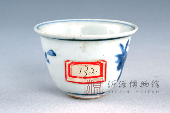 明白釉青花瓷盅