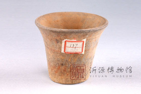 战国“之”字纹灰陶杯