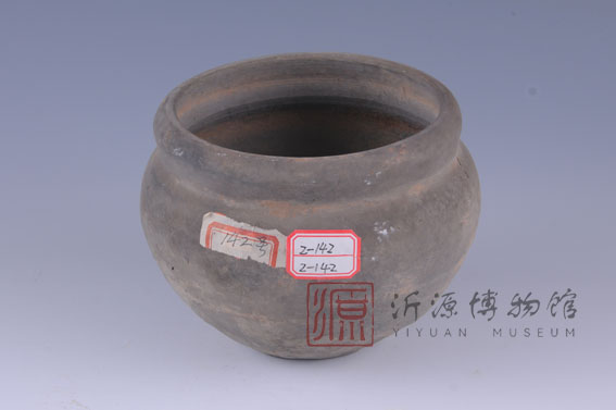 西周弦纹灰陶罐