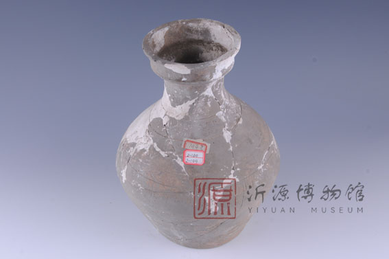 汉波浪纹盘口灰陶壶