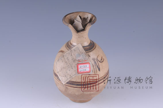 宋白釉草叶纹玉壶春瓷瓶