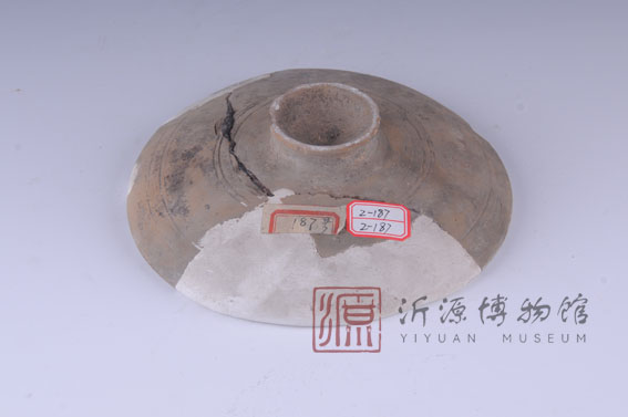 西周弦纹灰陶豆盖