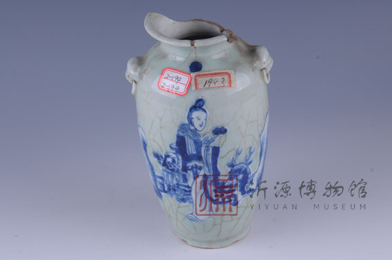 清青釉人物祝寿青花瓷瓶