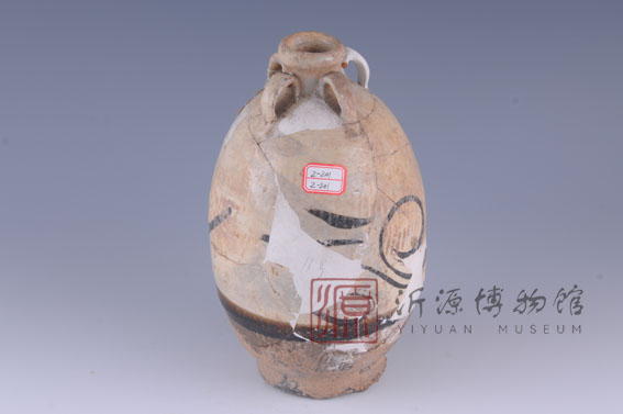 宋磁州窑白釉黑花四系瓷壶