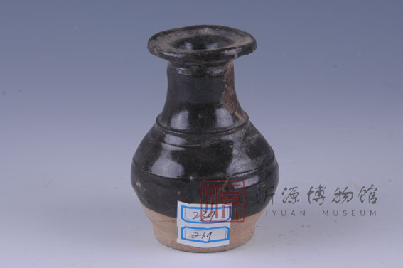 清酱釉瓷壶