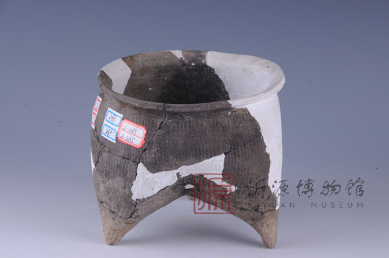 西周绳纹灰陶鬲