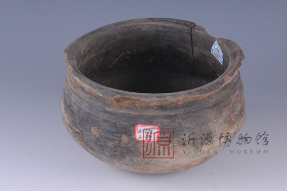 春秋凸棱纹灰陶盂
