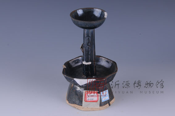 清黑釉印花瓷灯