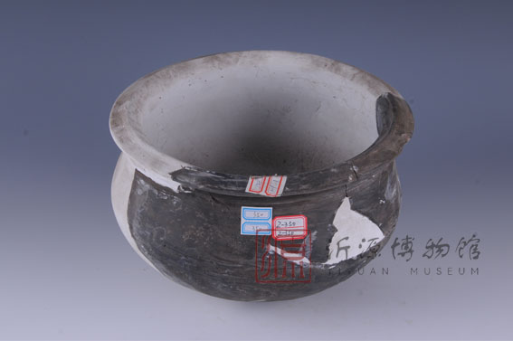 西周凸棱纹灰陶盂