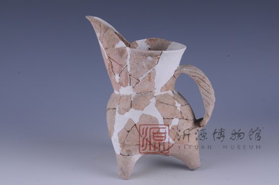 新石器时代龙山文化附加堆纹白陶鬶