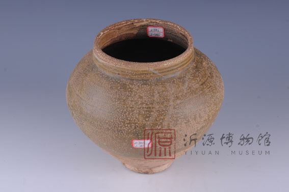 元黄釉刻花瓷罐