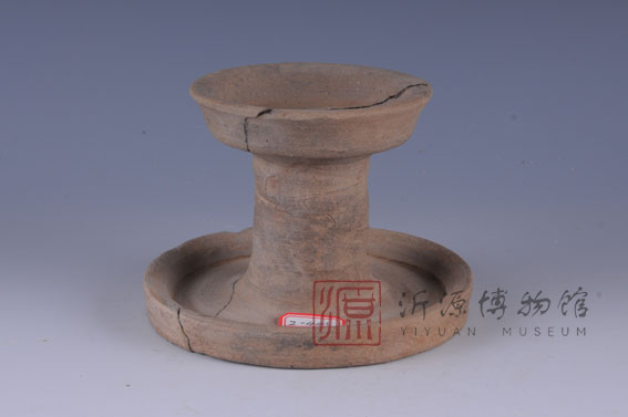 汉灰陶灯