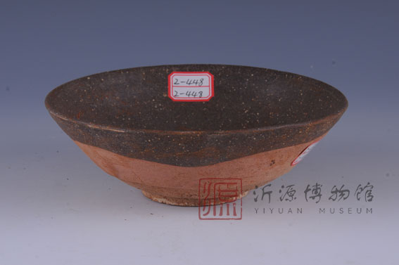 明酱釉瓷碗
