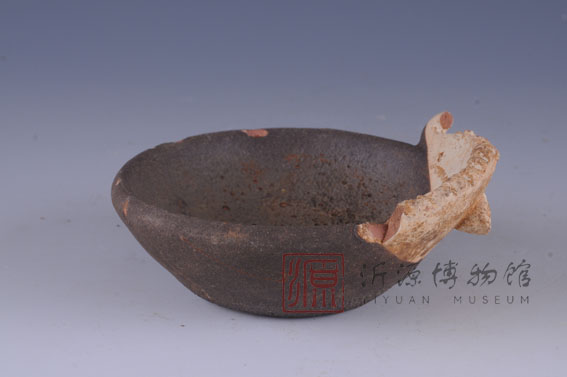 明酱釉瓷灯盏