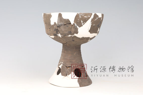 大汶口文化时期镂空钵形陶豆