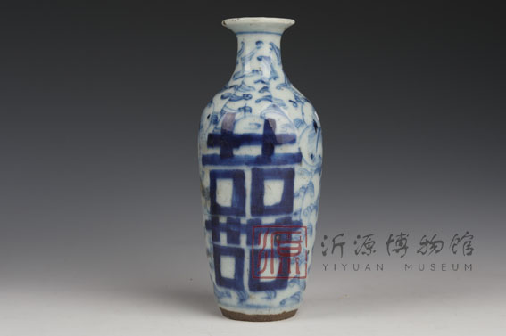 清青花瓷瓶