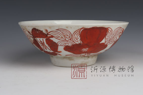 清红花瓷碗