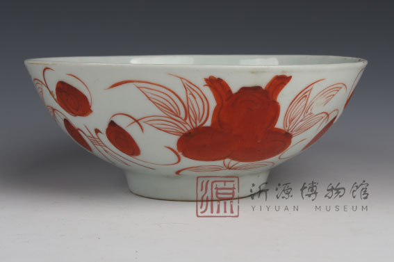 清红花瓷碗