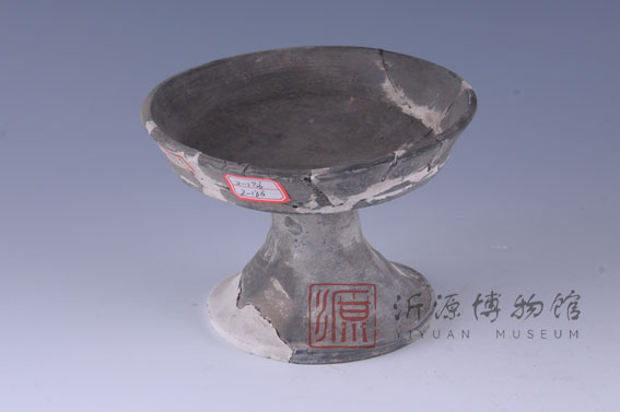 西周矮柄灰陶豆